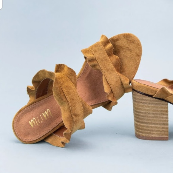 RACHEL CASUAL RUFFLE BLOCK HEEL - Picture 3 of 7